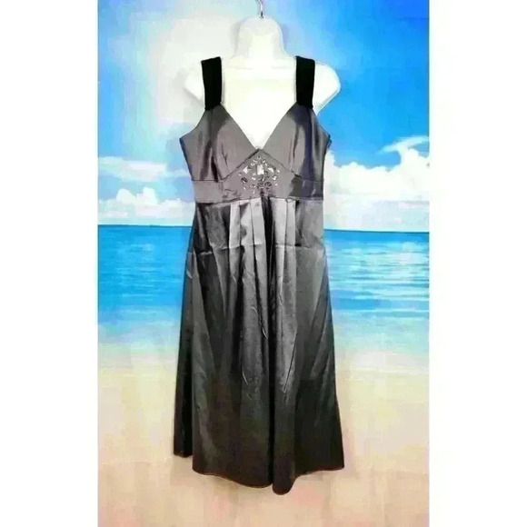 SIMPLY VERA Woman's GUNSMOKE GREY Fitted Side Zip Shimmery STRETCH size 10 - Picture 3 of 8